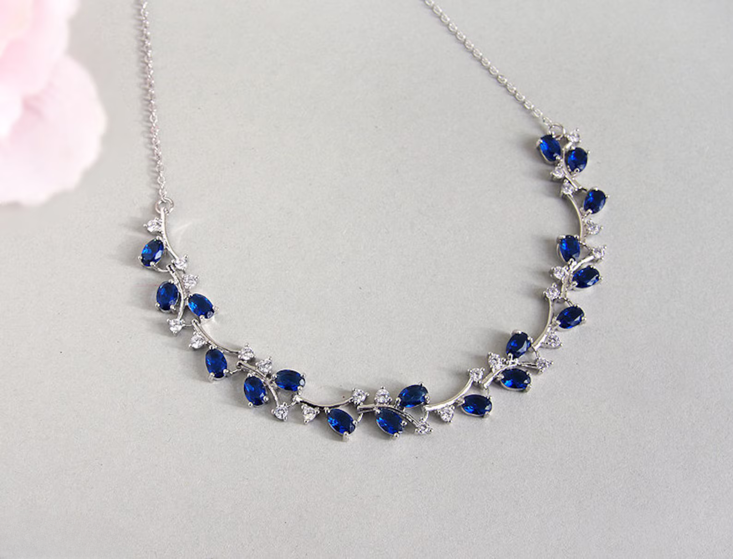 Elegant Gem Necklace | Together against Diabetes