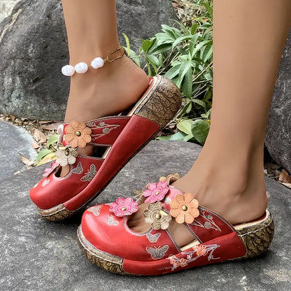 Noelle™ – Red leather sandals with retro floral pattern