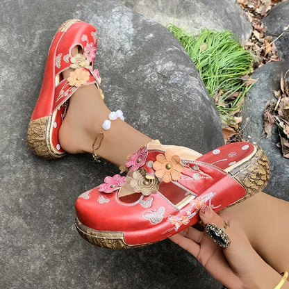Noelle™ – Red leather sandals with retro floral pattern