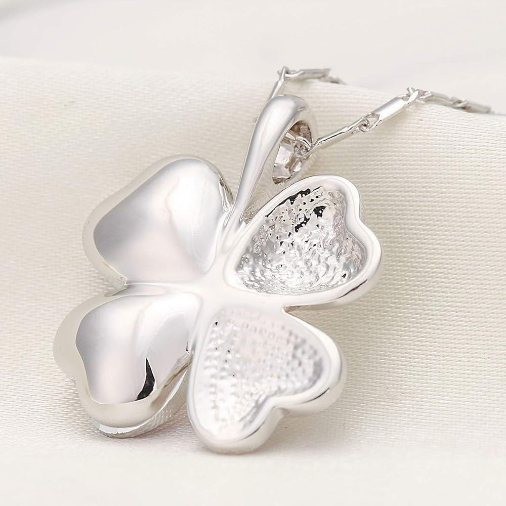 Four-Leaf Clover Necklace | Together Against Breast Cancer