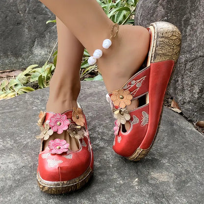 Noelle™ – Red leather sandals with retro floral pattern