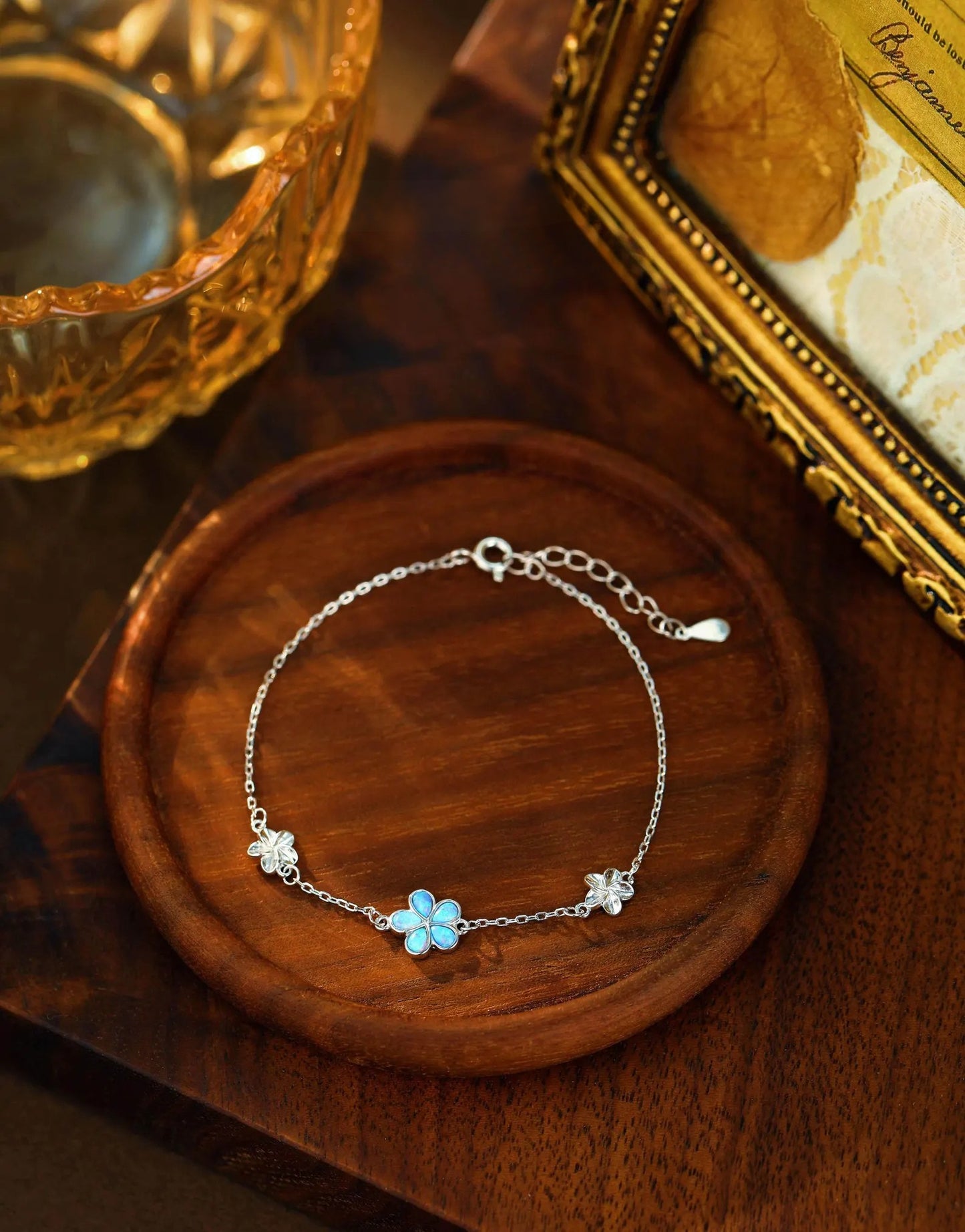 Delicate Flower Bracelet | Together against Diabetes