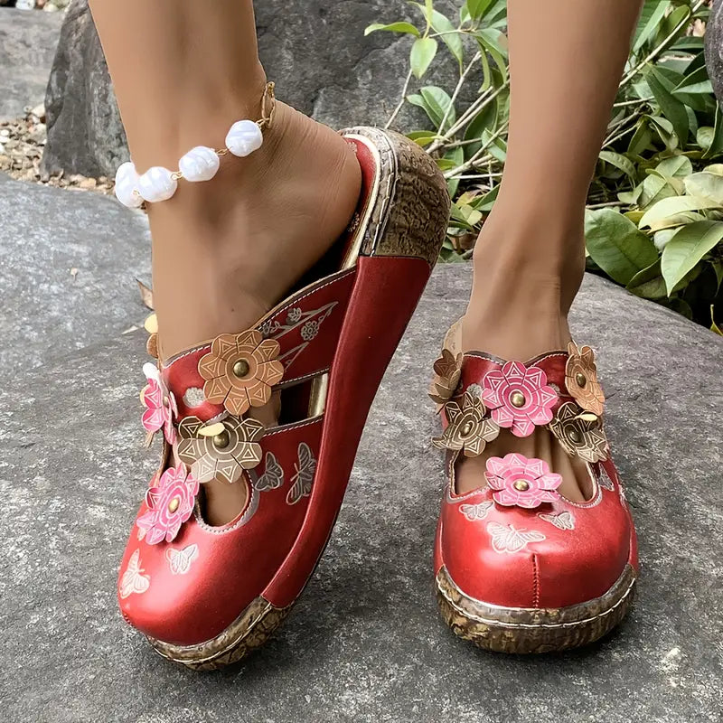 Noelle™ – Red leather sandals with retro floral pattern