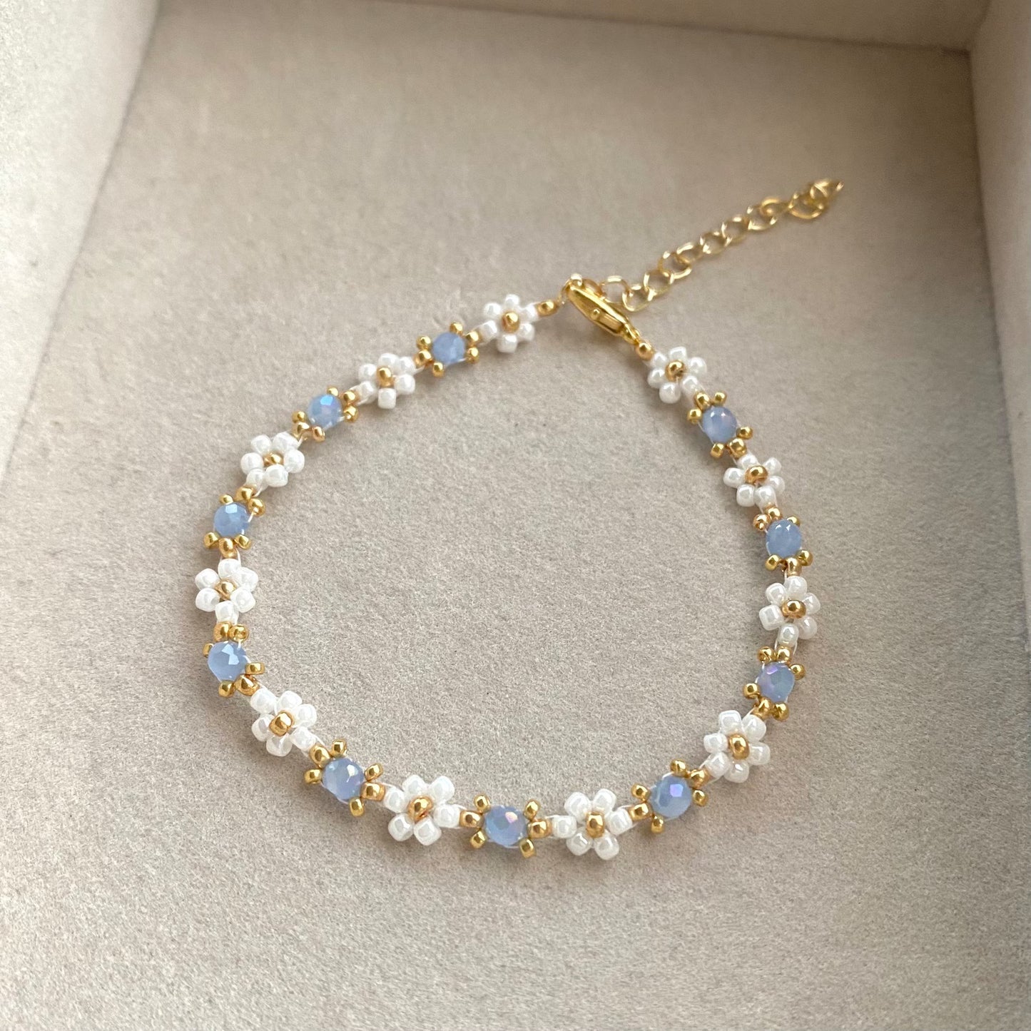 Elegant Flower Bracelet | Together against Diabetes