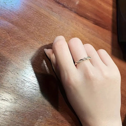 Twisted elegance ring | Together against breast cancer